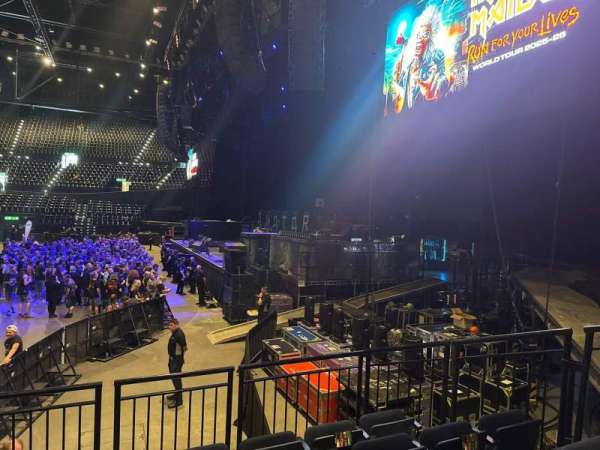 Hallenstadion, bloc: j1, rangée: 19, place: 9