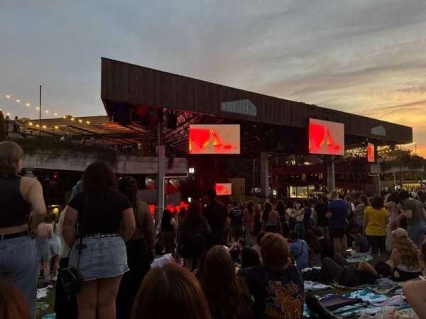 Merriweather Post Pavilion, bloc: Lawn