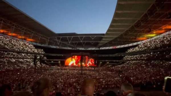 Wembley Stadium, bloc: 109, rangée: 40, place: 208