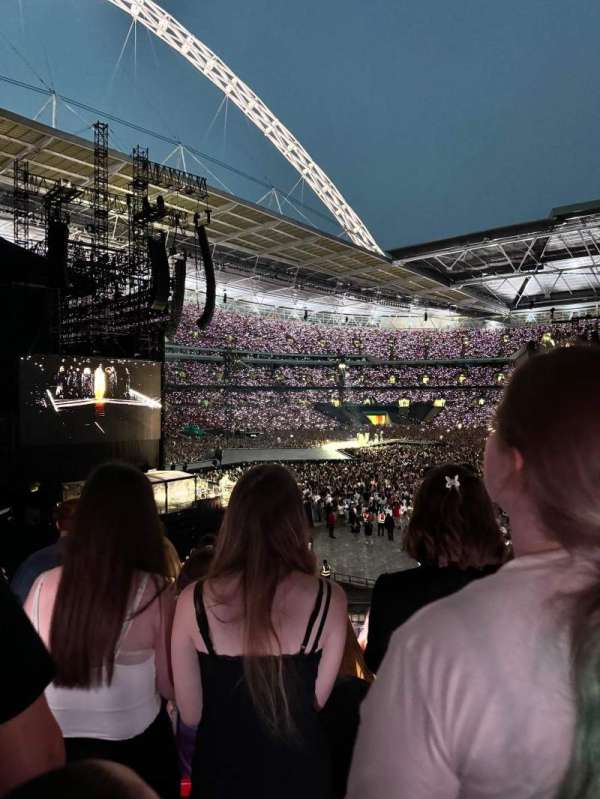 Wembley Stadium, bloc: 130, rangée: 37, place: 204-205