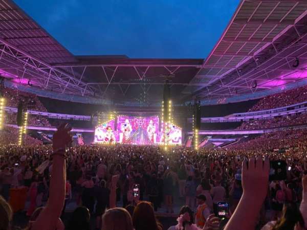 Wembley Stadium, bloc: 111, rangée: 8