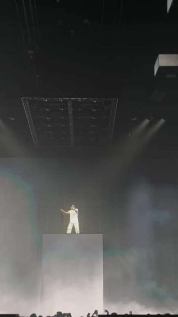 Vorst Nationaal, bloc: Standing floor