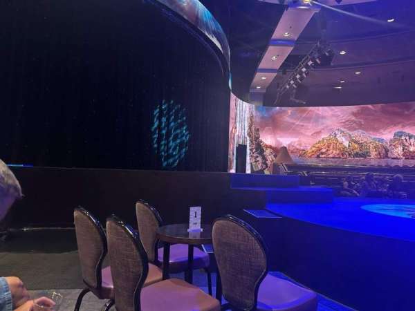 Rio Showroom, bloc: PREMFL, rangée: A, place: 5
