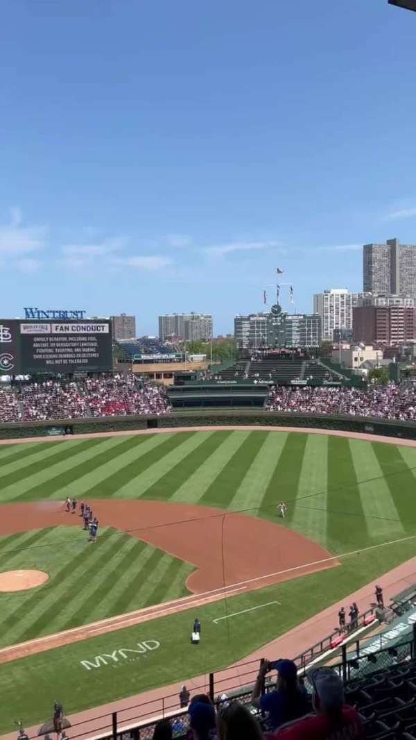 Wrigley Field, bloc: 330R, rangée: 9, place: 10