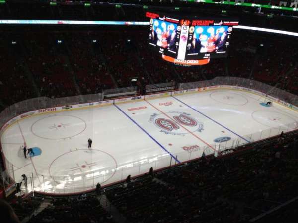 Centre Bell, bloc: 323, rangée: B, place: 1
