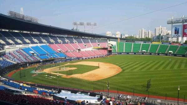 Jamsil Baseball Stadium, bloc: 305, rangée: 9, place: 83