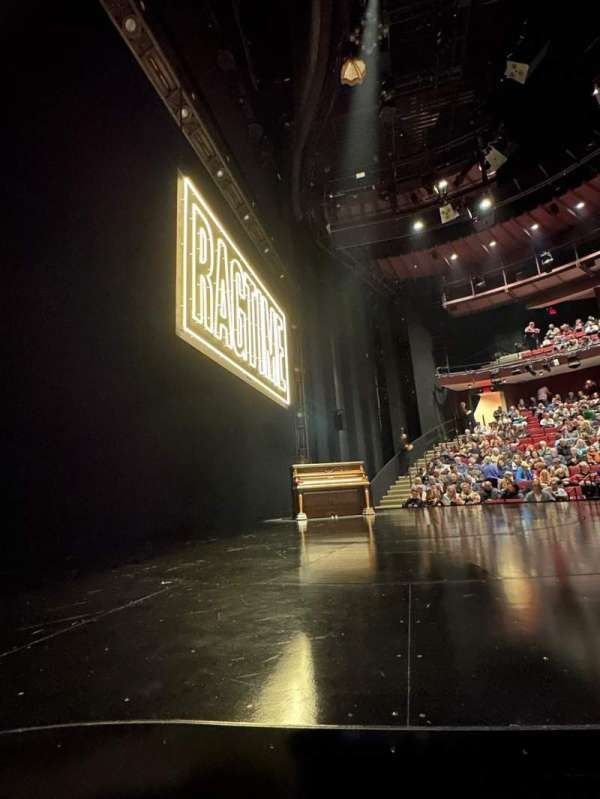 Vivian Beaumont Theater, bloc: Orchestra L, rangée: B, place: 108