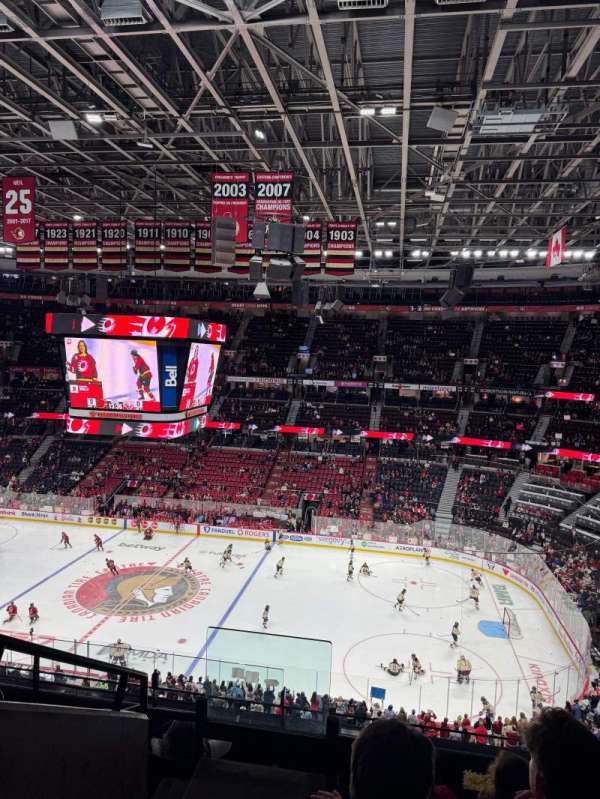 Canadian Tire Centre, bloc: 320, rangée: F, place: 15