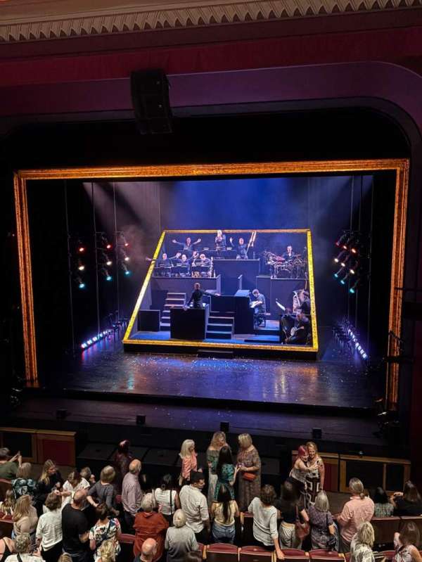 Norwich Theatre Royal, bloc: Front Circle, rangée: A, place: 14