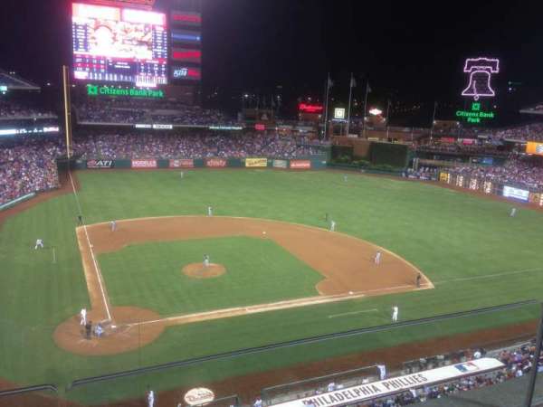Citizens Bank Park, bloc: 317, rangée: 2, place: 18