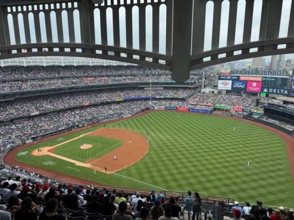 Yankee Stadium, bloc: 411, rangée: 14, place: 24