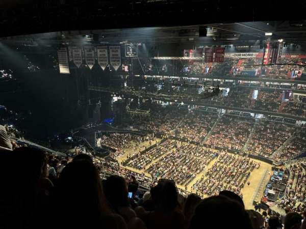 Capital One Arena, bloc: 403, rangée: Q, place: 10