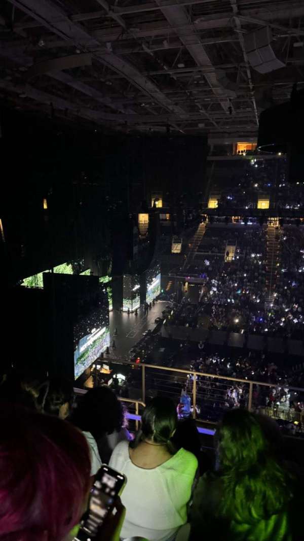 SAP Center, bloc: 216, rangée: 9, place: 1