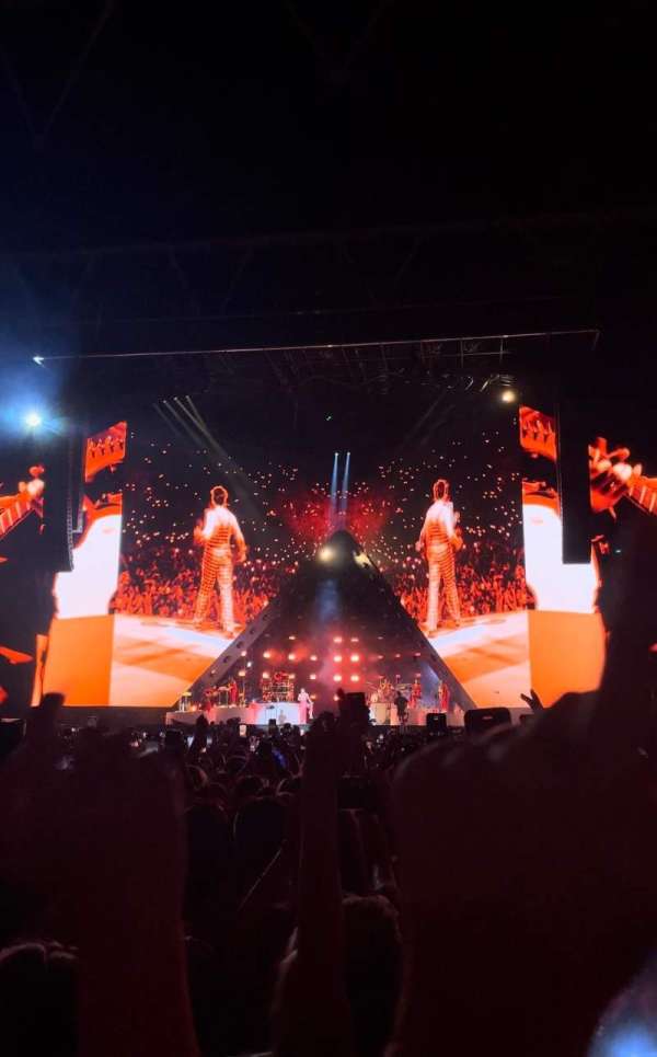 Wembley Stadium, bloc: Front standing