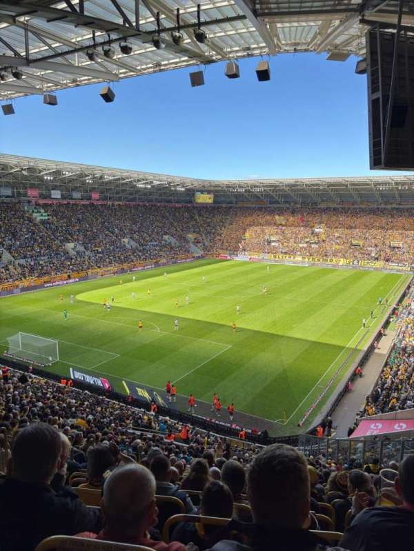 Rudolf Harbig Stadion, bloc: C4, rangée: 37, place: 17