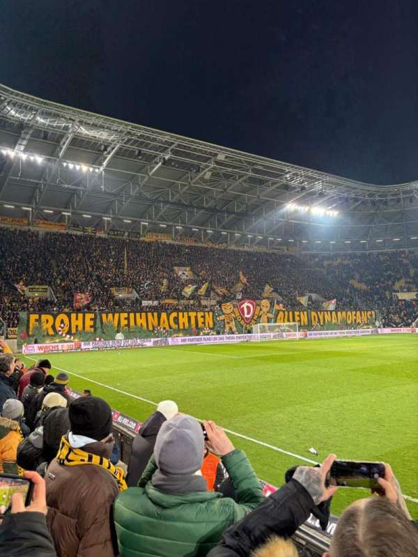 Rudolf Harbig Stadion, bloc: O1, rangée: 3, place: 14