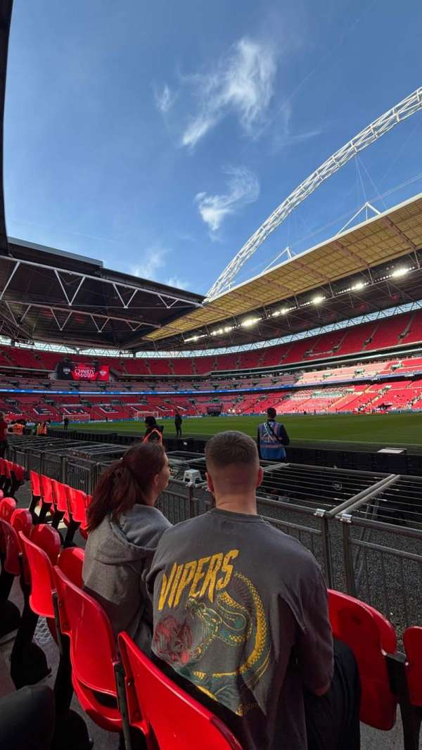 Wembley Stadium, bloc: 120, rangée: 3, place: 237
