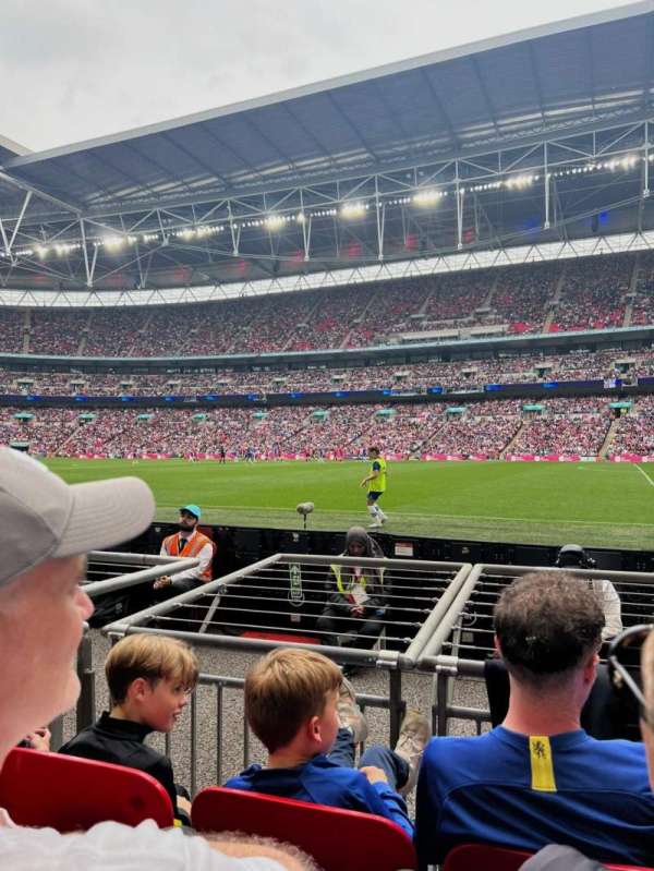 Wembley Stadium, bloc: 142, rangée: 2, place: 242