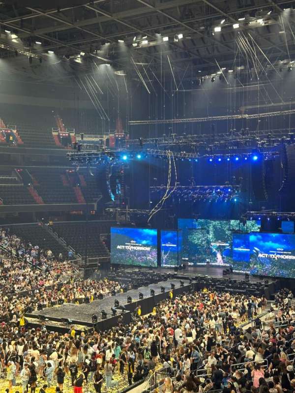 Capital One Arena, bloc: 211, rangée: C, place: 9-11