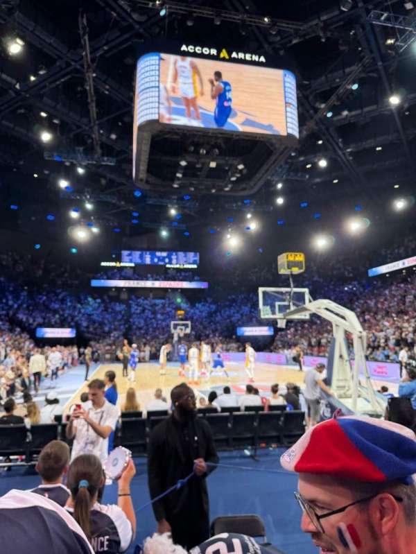 Accor Arena, bloc: Gradin J, rangée: 39, place: 23