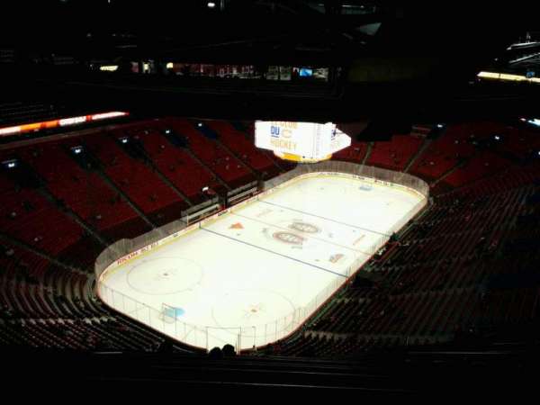 Centre Bell, bloc: 325, rangée: O, place: 9
