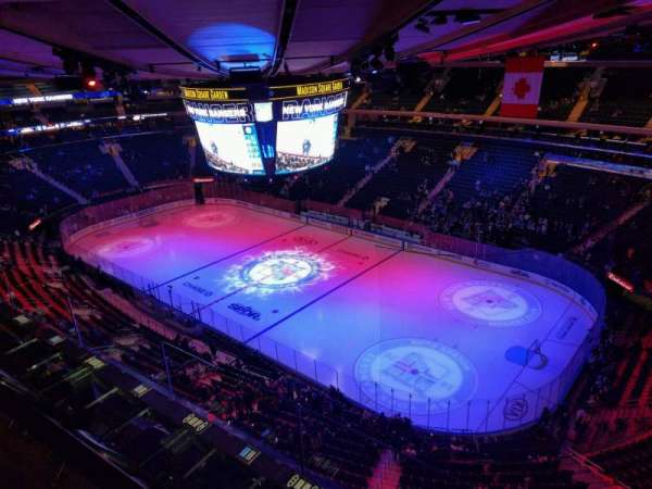 Madison Square Garden, bloc: 328, rangée: 2, place: 3