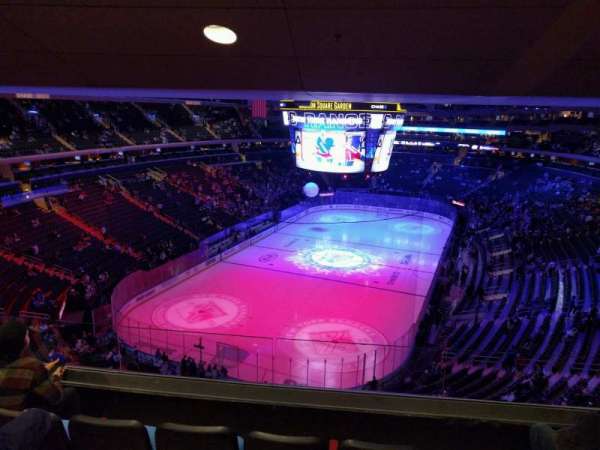 Madison Square Garden, bloc: 417, rangée: 4, place: 12