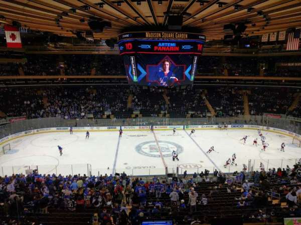 Madison Square Garden, bloc: 211, rangée: 4, place: 1