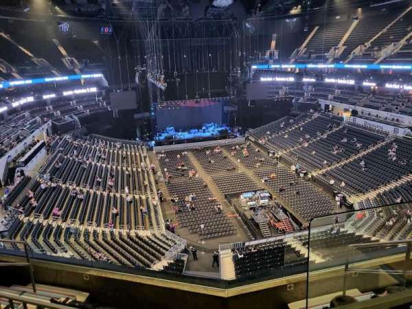 Spectrum Center, bloc: 202, rangée: e, place: 10