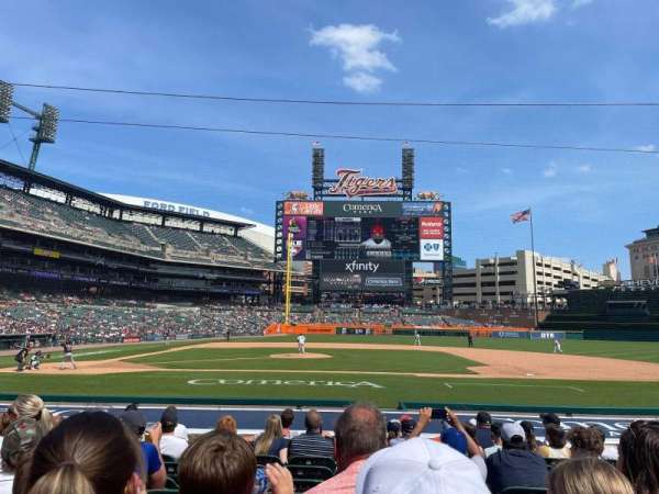 Comerica Park, bloc: 122, rangée: 16, place: 7