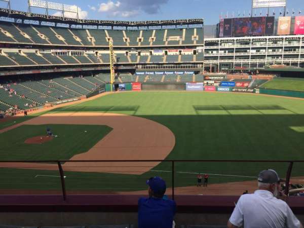Globe Life Park in Arlington, bloc: 235, rangée: 4, place: 11