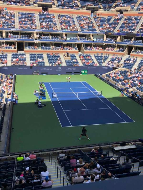 Arthur Ashe Stadium, bloc: 136, rangée: A, place: 1