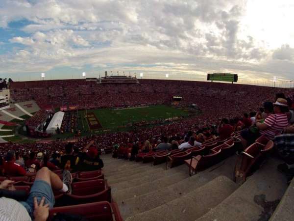 Los Angeles Memorial Coliseum, bloc: 325, rangée: 21, place: 1