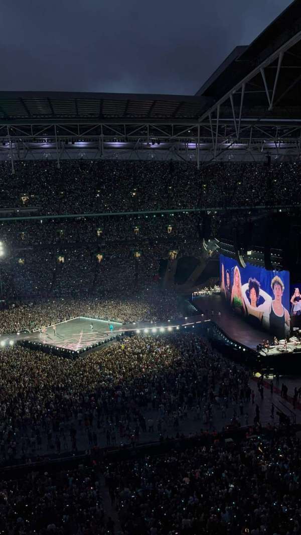 Wembley Stadium, bloc: 550, rangée: 1, place: 323