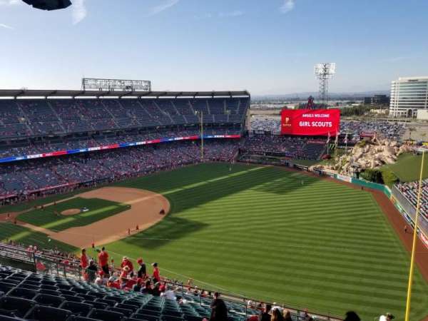 Angel Stadium, bloc: 533, rangée: P, place: 25