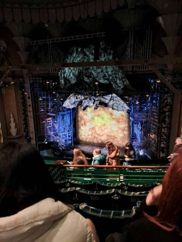Apollo Victoria Theatre, bloc: Dress Circle, rangée: L, place: 8