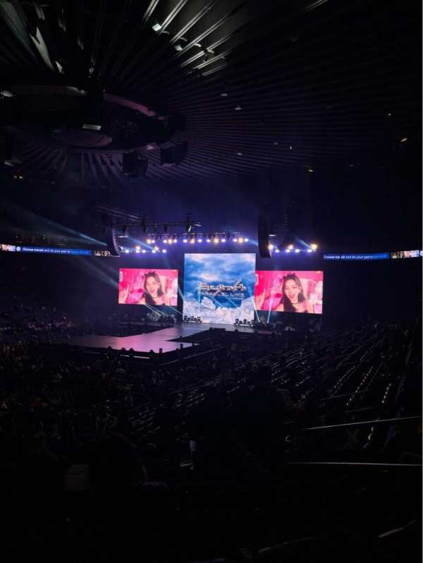 Oakland Arena, bloc: 105, rangée: 19, place: 5