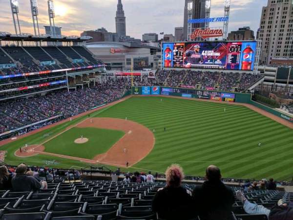 Progressive Field, bloc: 533, rangée: V, place: 16