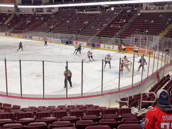 Giant Center, bloc: 124, rangée: L, place: 7