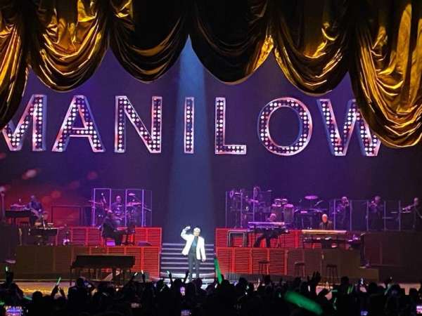 Radio City Music Hall, bloc: Orchestra 4, rangée: B, place: 407