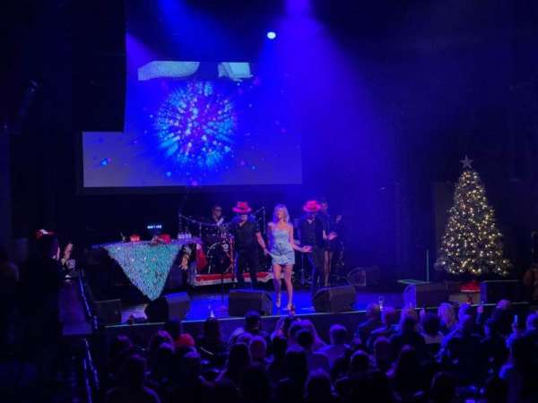Gramercy Theatre, bloc: LOGE, rangée: BB, place: 3
