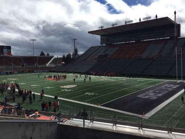 Reser Stadium, bloc: 111, rangée: 20, place: 18