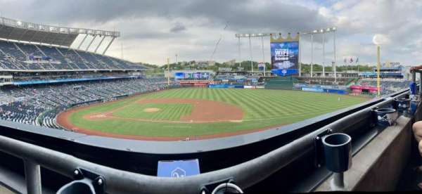 Kauffman Stadium, bloc: 317, rangée: A, place: 7