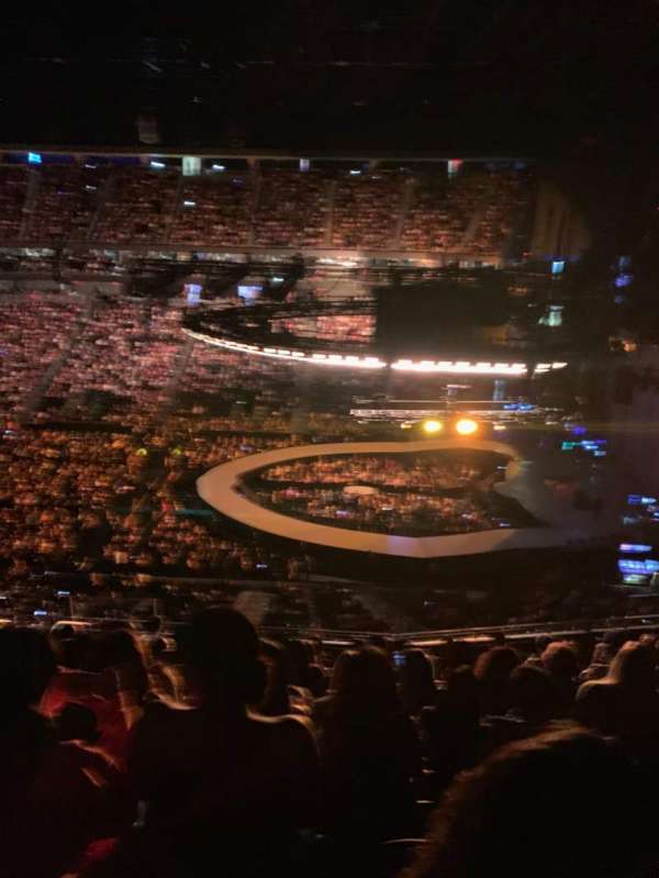 T-Mobile Arena, bloc: 225, rangée: K, place: 25