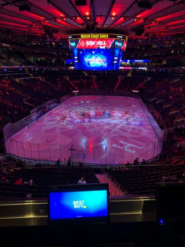 Madison Square Garden, bloc: 218, rangée: 2, place: 10