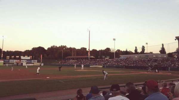 Joseph L. Bruno Stadium, bloc: 230, rangée: H, place: 1