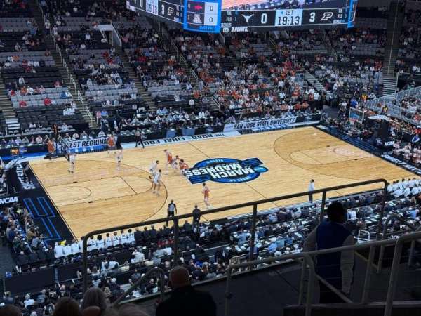 SAP Center, bloc: 203, rangée: 8, place: 4