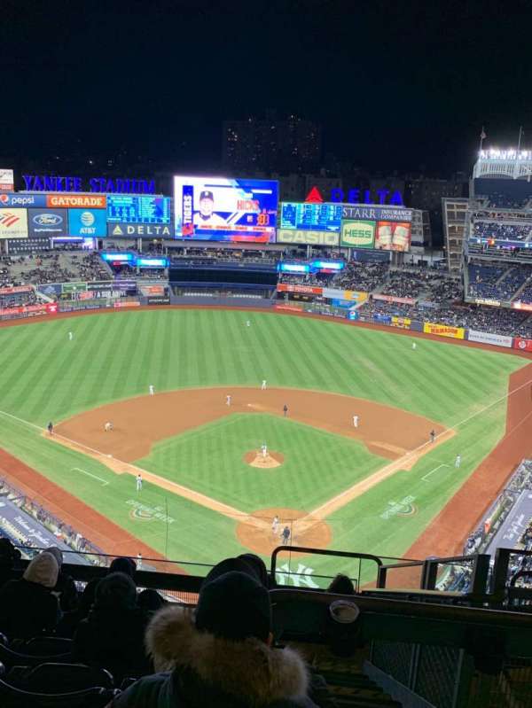 Yankee Stadium, bloc: 420C, rangée: 9, place: 4
