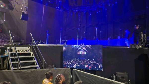 CFG Bank Arena, bloc: Floor 1, rangée: D, place: 8