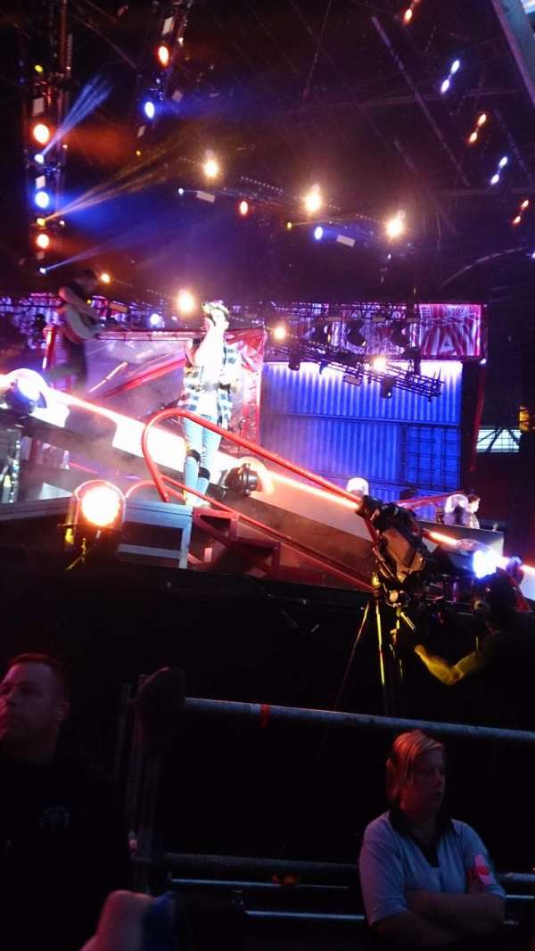Wembley Stadium, bloc: Red, rangée: 1, place: no number